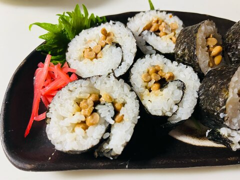 食べづらいけど……納豆太巻き